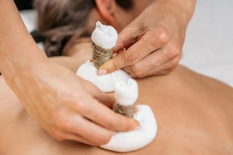 Pathrapinda Sweda at Ananthadhri Ayurveda